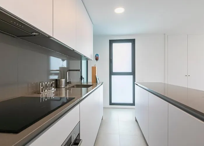 Modern 3-Bed Boho Retreat For A Stylish Escape * フエンヒロラ